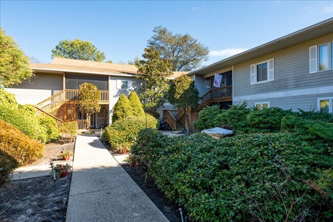 Foto del edificio - Yearly Rental: Convenient Location: 3-Bedroom, 2-Bath Condo in The Plantations, Lewes. $1,995/mon...