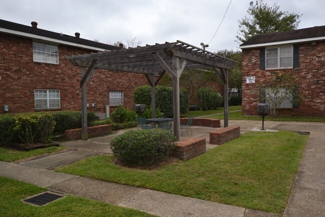 Building Photo - 1701 Lobdell Ave