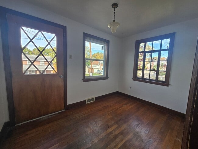 Building Photo - 354 Argonne Dr