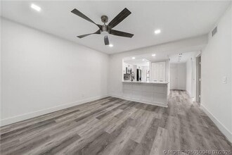 Building Photo - 10300 Hidden Springs Ct