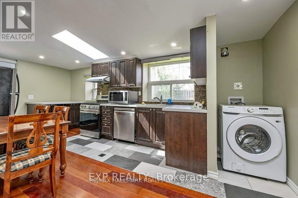 Primary Photo - 692-692 Birchmount Rd