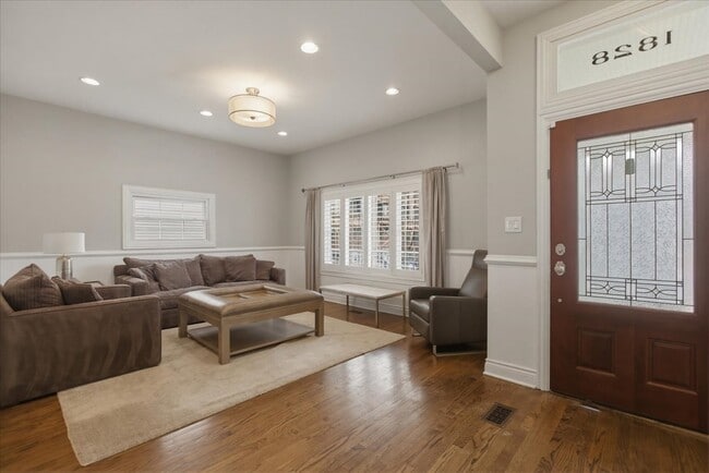 Foto del edificio - 1828 W Berenice Ave