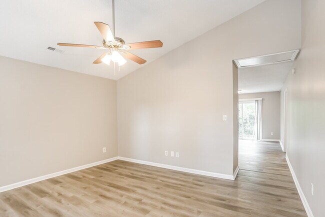 Foto del edificio - 941 Milkwood Ln