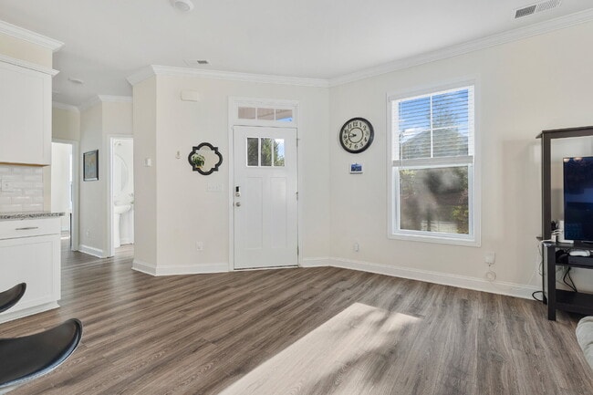 Building Photo - $2,495 - MOVE IN SPECIAL! $300 off 1st Mon...