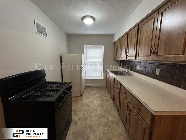 Foto del edificio - 6926 MacKenzie Rd