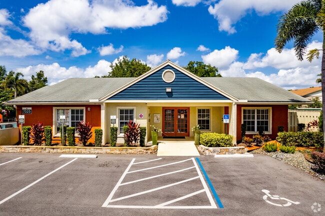 7325 Goldenpointe Blvd Orlando, FL 32807 - Bellancia