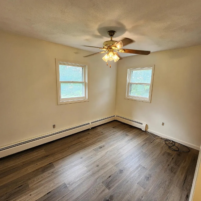 Building Photo - 253 Elm St