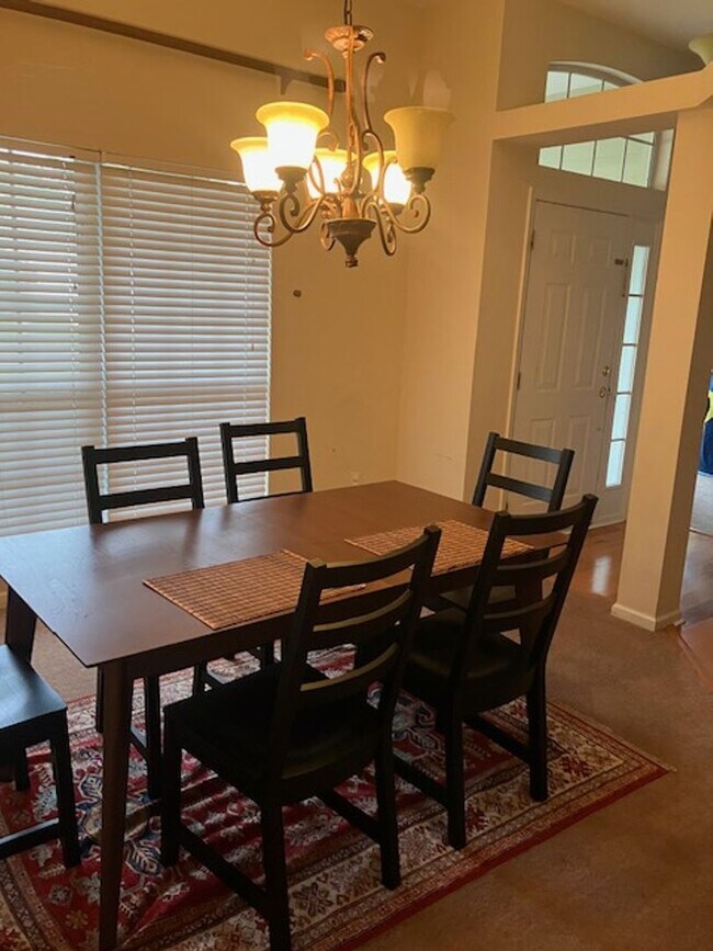 Building Photo - Spacious 5 Bedroom / 4 Bathroom Eagle Harb...