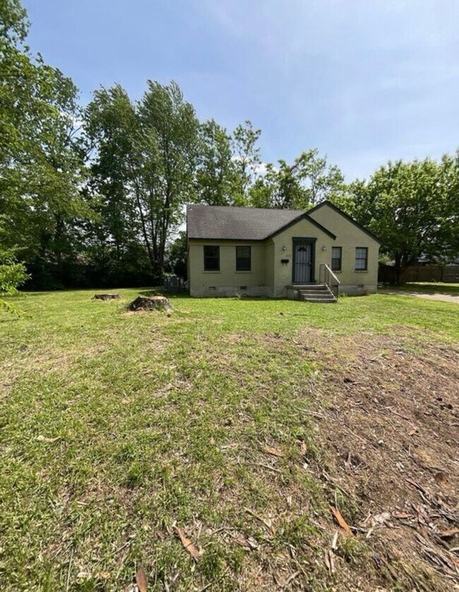 Building Photo - Spacious 5BR House in Memphis