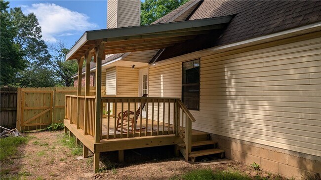 Building Photo - 2050 E Farr Ln