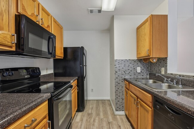Building Photo - 6088 Westgate Dr