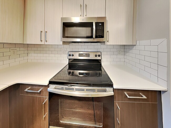 Foto del edificio - 880 N Highland Ave NE