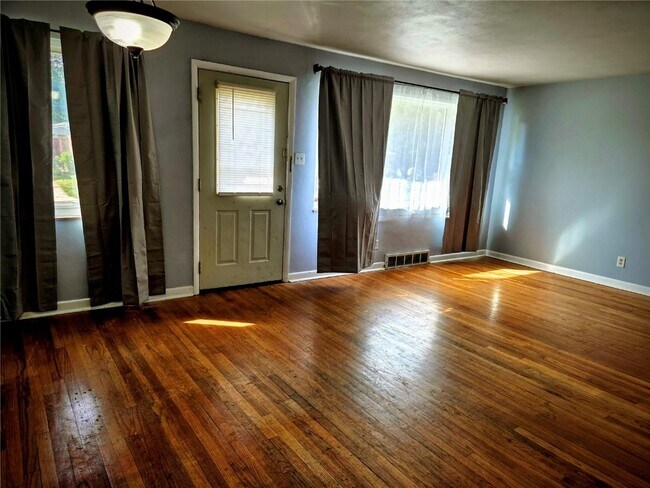 Foto del edificio - 9135 Harold Dr