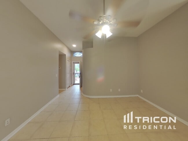 Building Photo - 707 Sand Ridge Dr