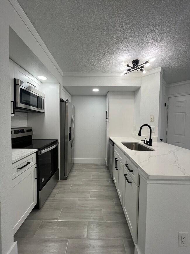 Foto del edificio - *Freshly Painted * 1/1 Condo near MCO Airp...