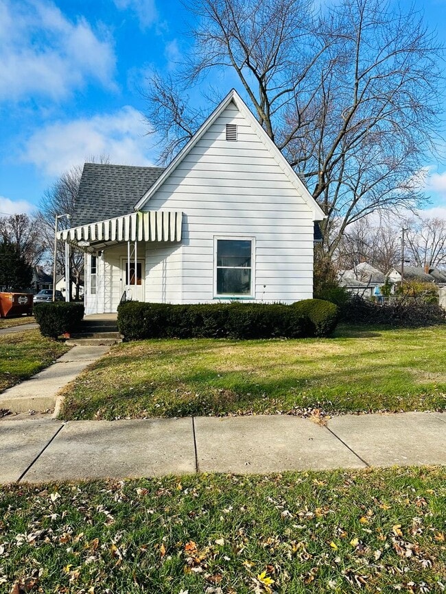 Building Photo - DEPOSIT MOVES YOU IN! NO RENT UNTIL AUGUST...