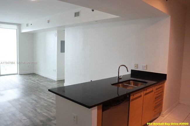 Foto del edificio - 950 Brickell Bay Dr