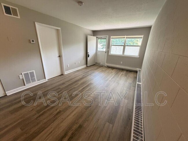 Foto del edificio - 2121 St Johns Pl