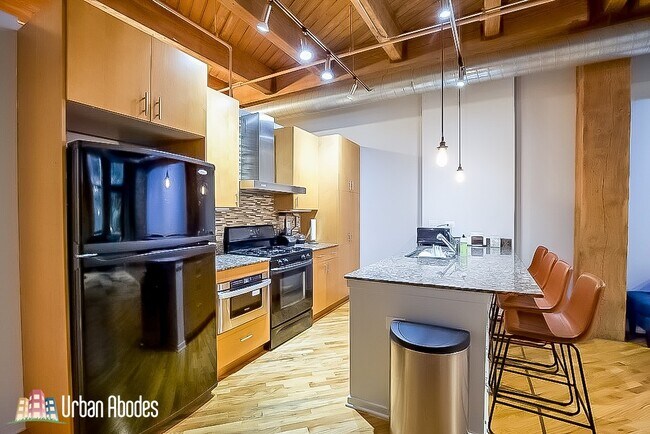Foto del edificio - 1040 W Adams St