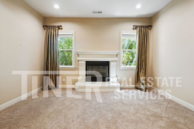 Foto del edificio - 5967 Radmere Dr