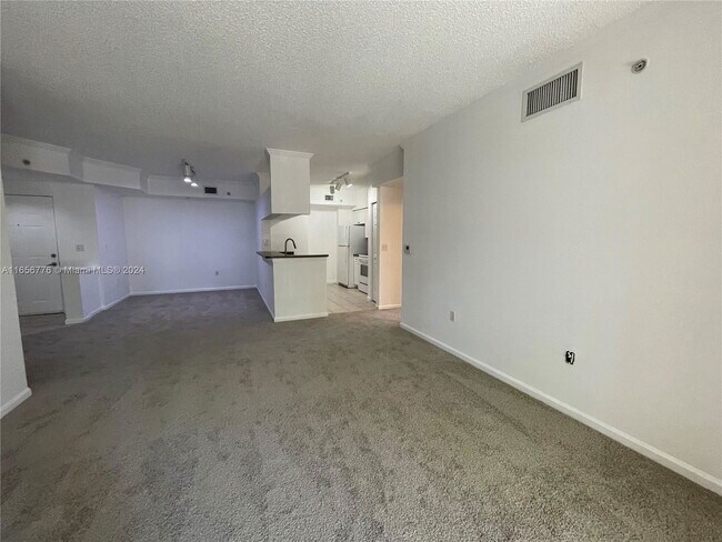 Building Photo - 17100 N Bay Rd