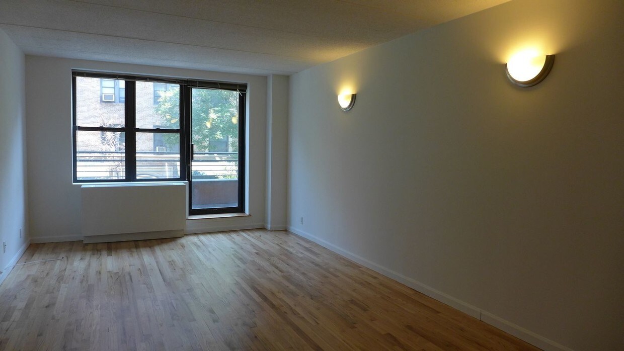 Foto principal - 94 E 4th St