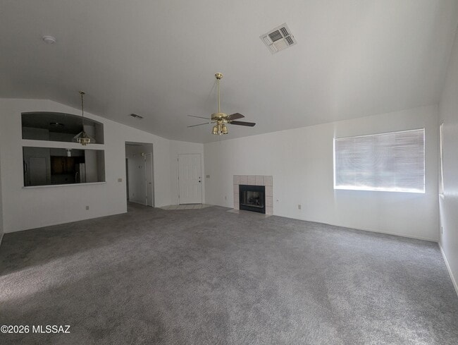 Foto del edificio - 7835 S Lennox Ln