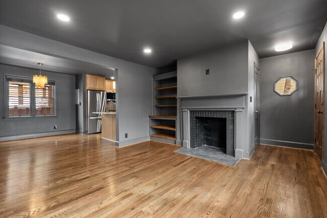 Building Photo - Heritage Historic - Unit A