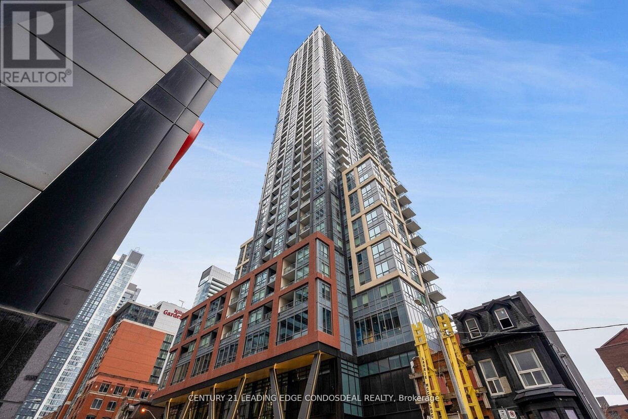 Photo principale - 108-5108 Peter St