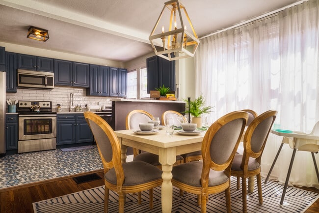 Foto del edificio - 715 Grandin Rd