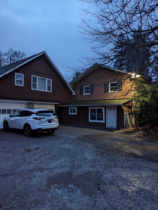 118 Mac Farlane Rd Unit 3, Wappingers Falls, NY 12590 Room for Rent