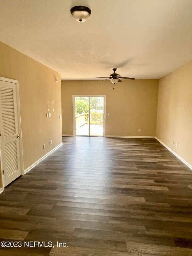 Foto del edificio - 549 Scrub Jay Dr