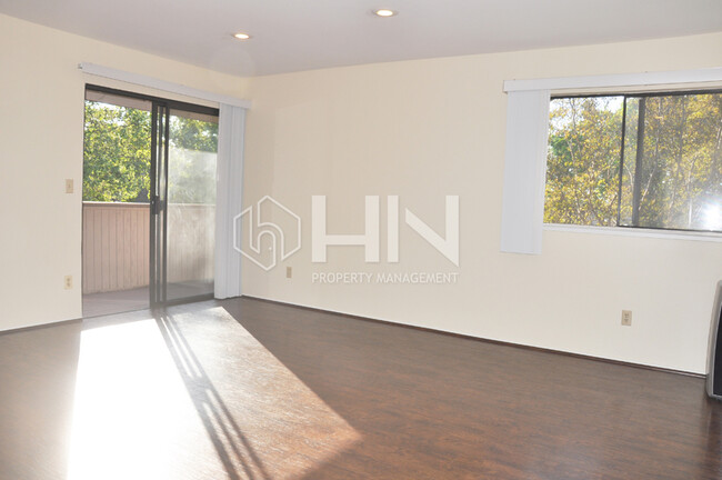 Foto del edificio - 3053 Shadow Springs Pl
