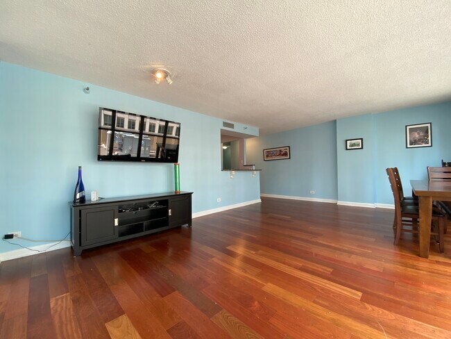 Foto del edificio - 663 N State St