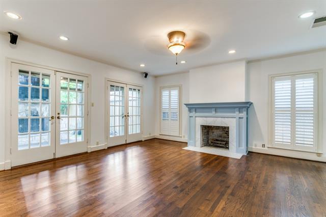 Building Photo - 4541 N Versailles Ave