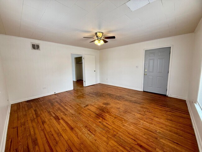 Foto del edificio - 819 W Emerson St