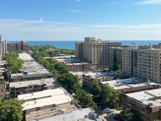 Building Photo - 1700 E 56th St