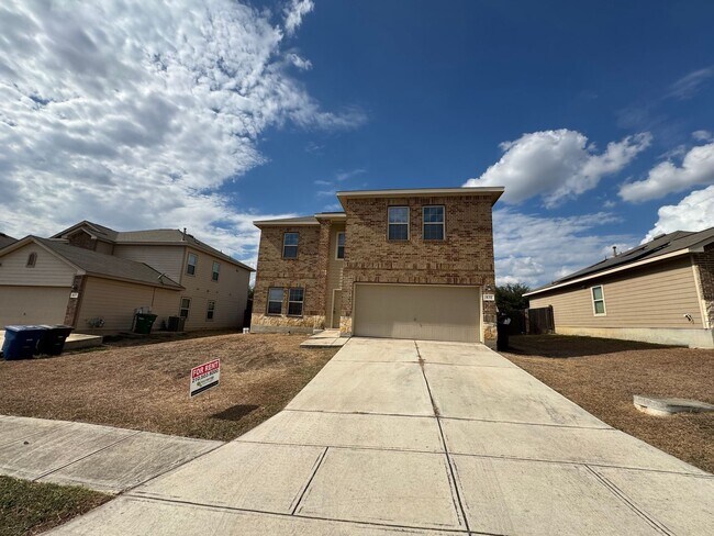 Foto del edificio - Move-In Special! Spacious 3BR Home with Large Private Yard in Mission Del Lago