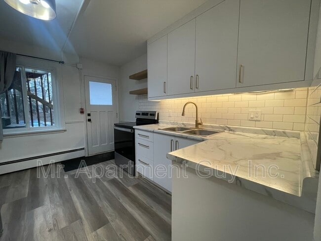 Building Photo - 1148 Queen's Blvd
