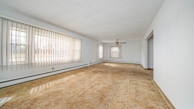 Foto del edificio - 930 E Riverside Blvd