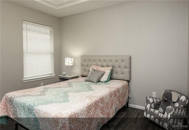 Building Photo - 1404 Alta Vista Dr