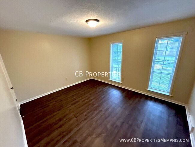 Foto del edificio - 5300 Pipers Gap Dr