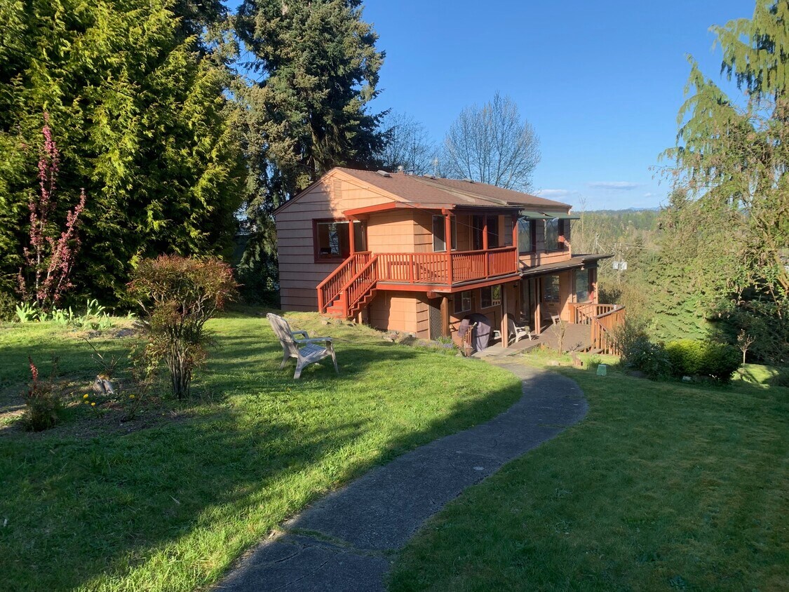 Foto principal - 10804 24th Ave NE