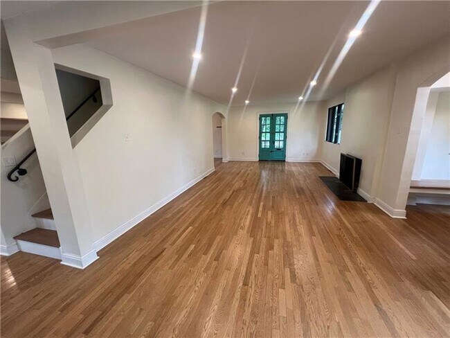 Foto del edificio - 127 Westland Dr
