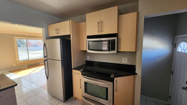 Foto del edificio - 9073 Gillman St