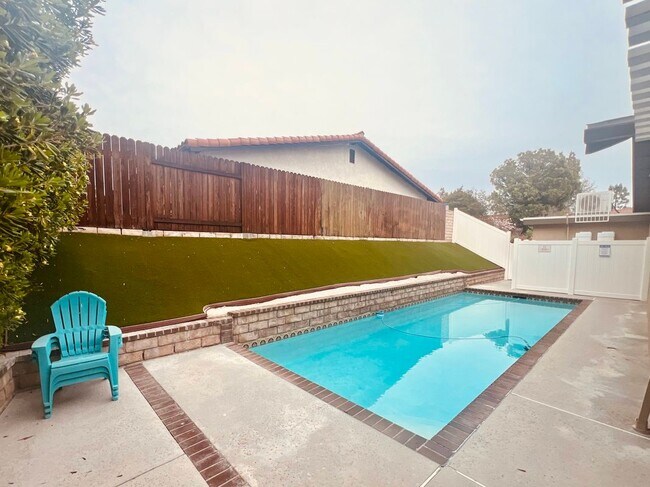 Foto del edificio - 5309 Lockhurst Dr