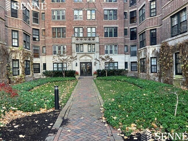 Foto del edificio - 988 Memorial Dr