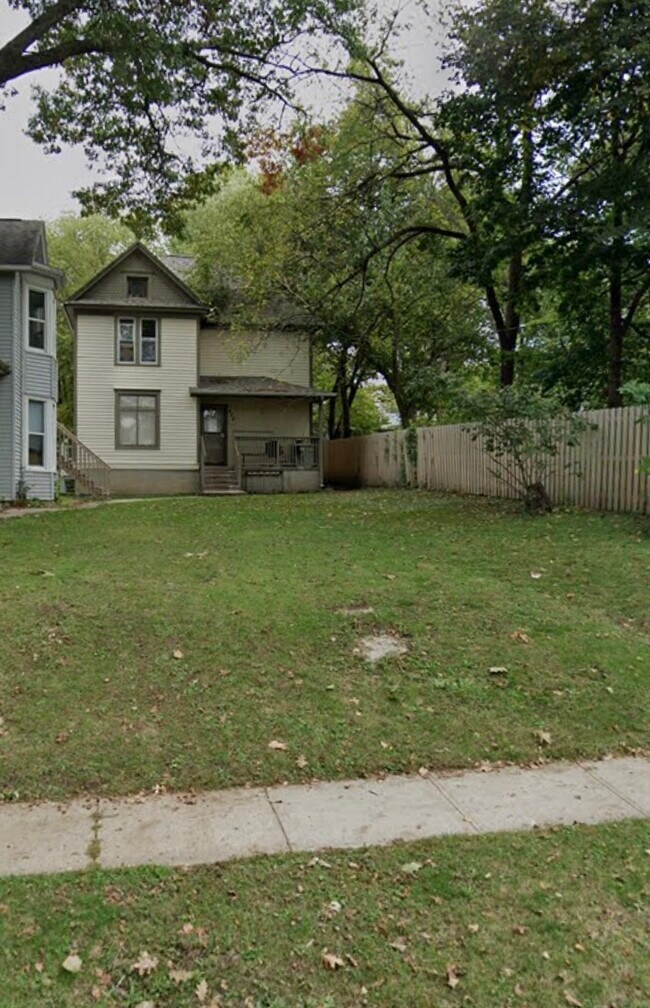 Building Photo - 424 S Lucas St