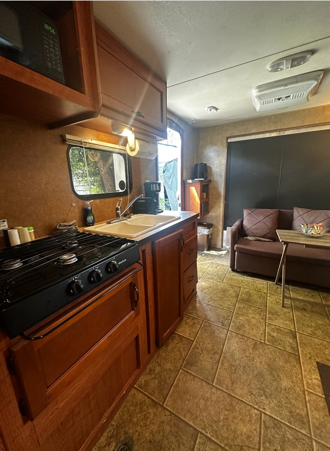 Building Photo - Lambright St, Tampa, FL 33604