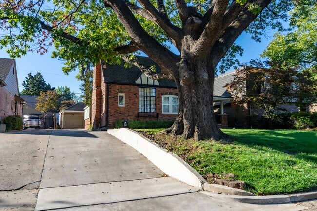 Foto del edificio - $1000 off first months rent!  Price reduct...